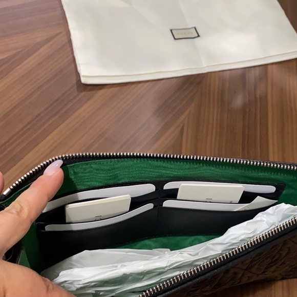 GUCCI GG QUILTED LEATHER POUCH - Picture 5 of 6
